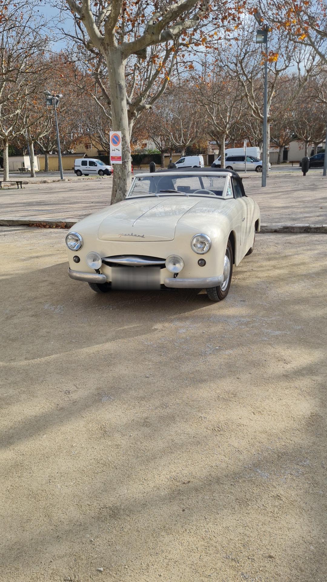 Véhicule capturé pour Gir rassemblement autos vintage